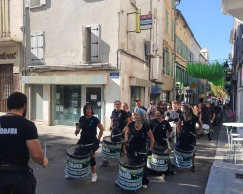 Jérémy remporte le concours du plus gros mangeur de cassoulet à Castelnaudary en ingurgitant 2,5 kg en moins de 7 minutes