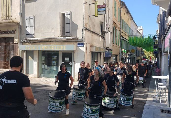 Jérémy remporte le concours du plus gros mangeur de cassoulet à Castelnaudary en ingurgitant 2,5 kg en moins de 7 minutes
