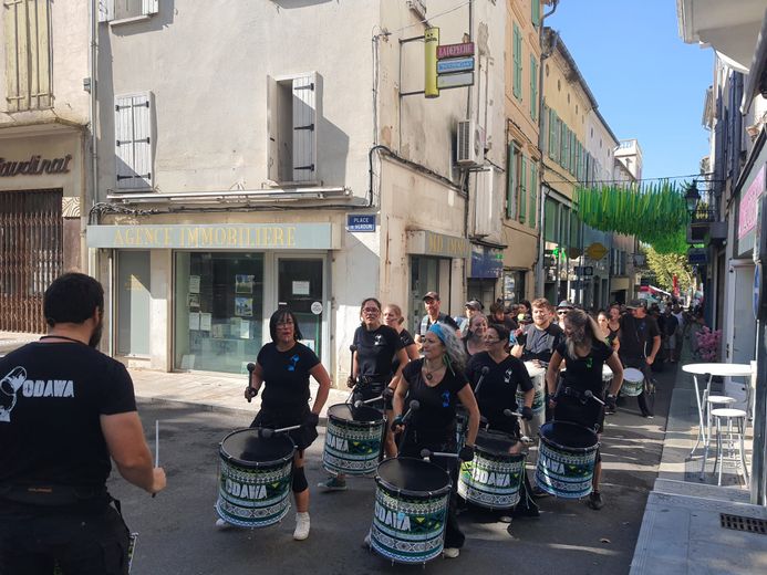 Jérémy remporte le concours du plus gros mangeur de cassoulet à Castelnaudary en ingurgitant 2,5 kg en moins de 7 minutes