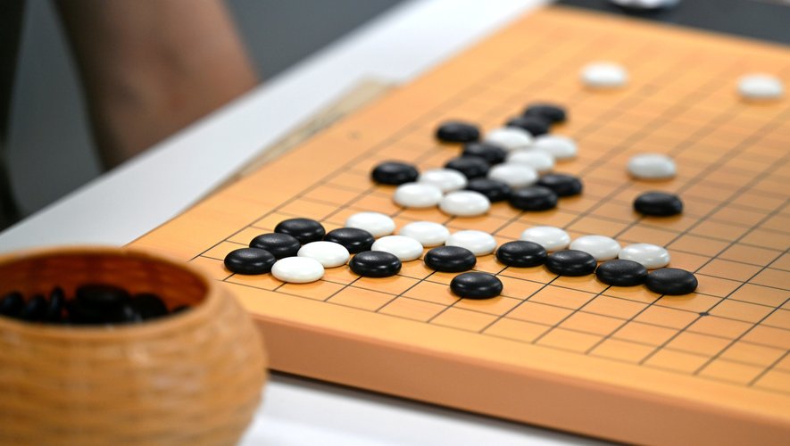Kazuko Sugiuchi, légende du Go, prend sa retraite à 98 ans après plus de 80 ans de carrière