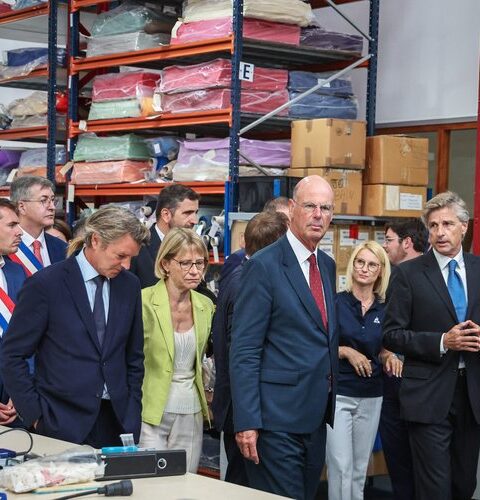 La crise politique en France menace la stabilité économique et fait craindre une crise financière