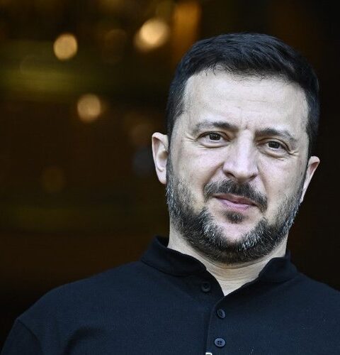 La présence de troupes alliées au sol en cas de cessez-le-feu est essentielle pour Kiev, déclare Zelensky