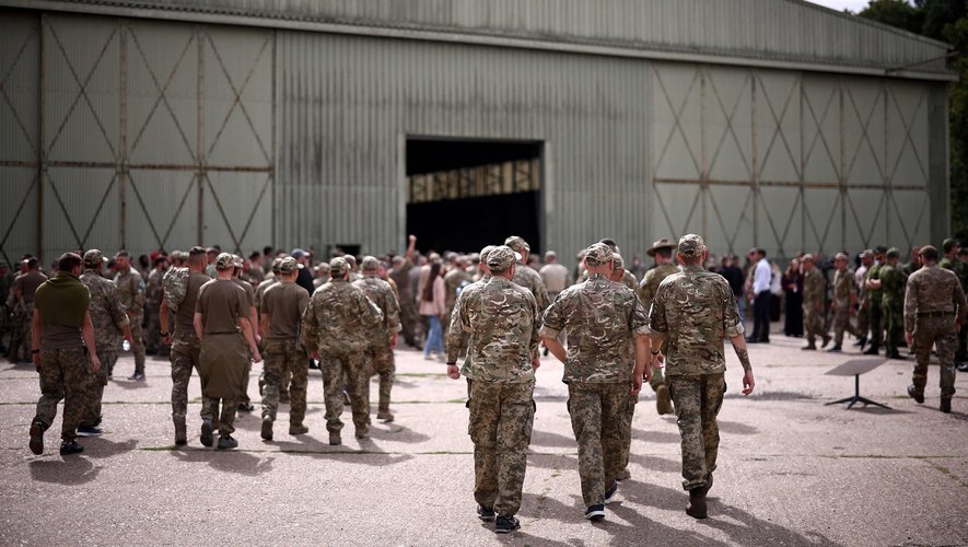 La Russie recrute des civils séropositifs pour renforcer ses forces armées malgré les dénégations officielles