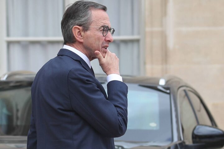 Le Conseil constitutionnel refuse d'étendre la durée de rétention des étrangers.
