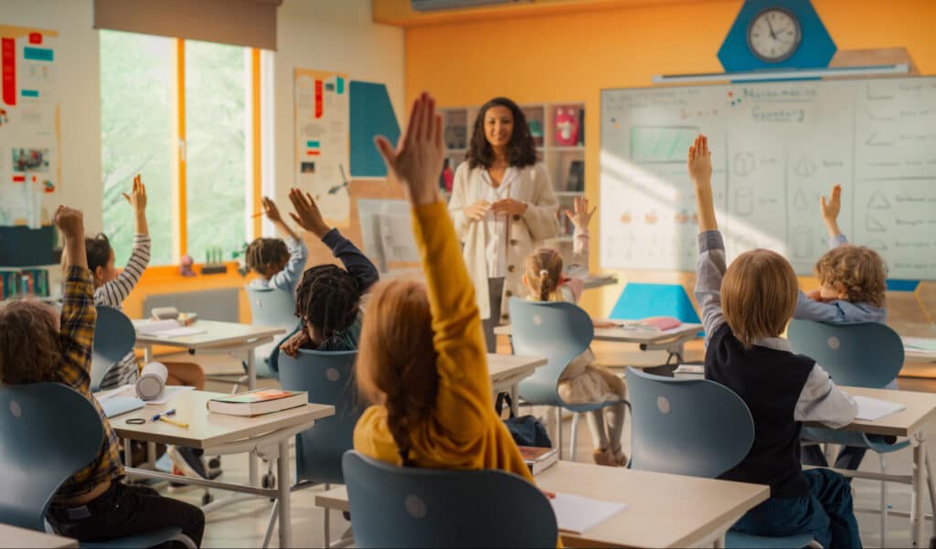 Le coût des fournitures scolaires diminue en France.