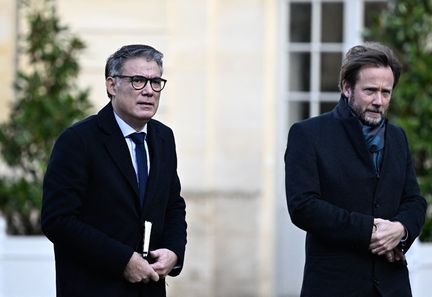 Le gouvernement affirme avoir tenté de négocier le budget 2026 avec le PS, qui dément tout échange