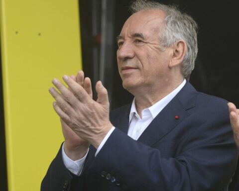 Le manuel de survie du gouvernement français sera distribué mi-octobre 2025