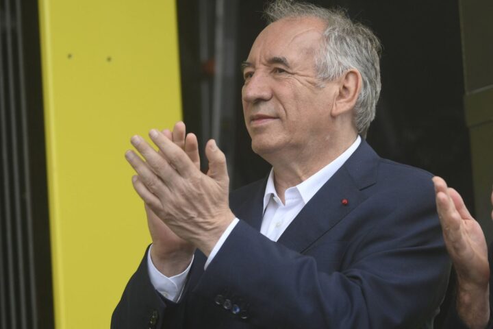 Le manuel de survie du gouvernement français sera distribué mi-octobre 2025