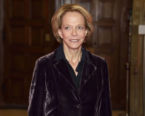 Le Parti Socialiste nomme Frédérique Bredin pour les élections législatives partielles à Paris.