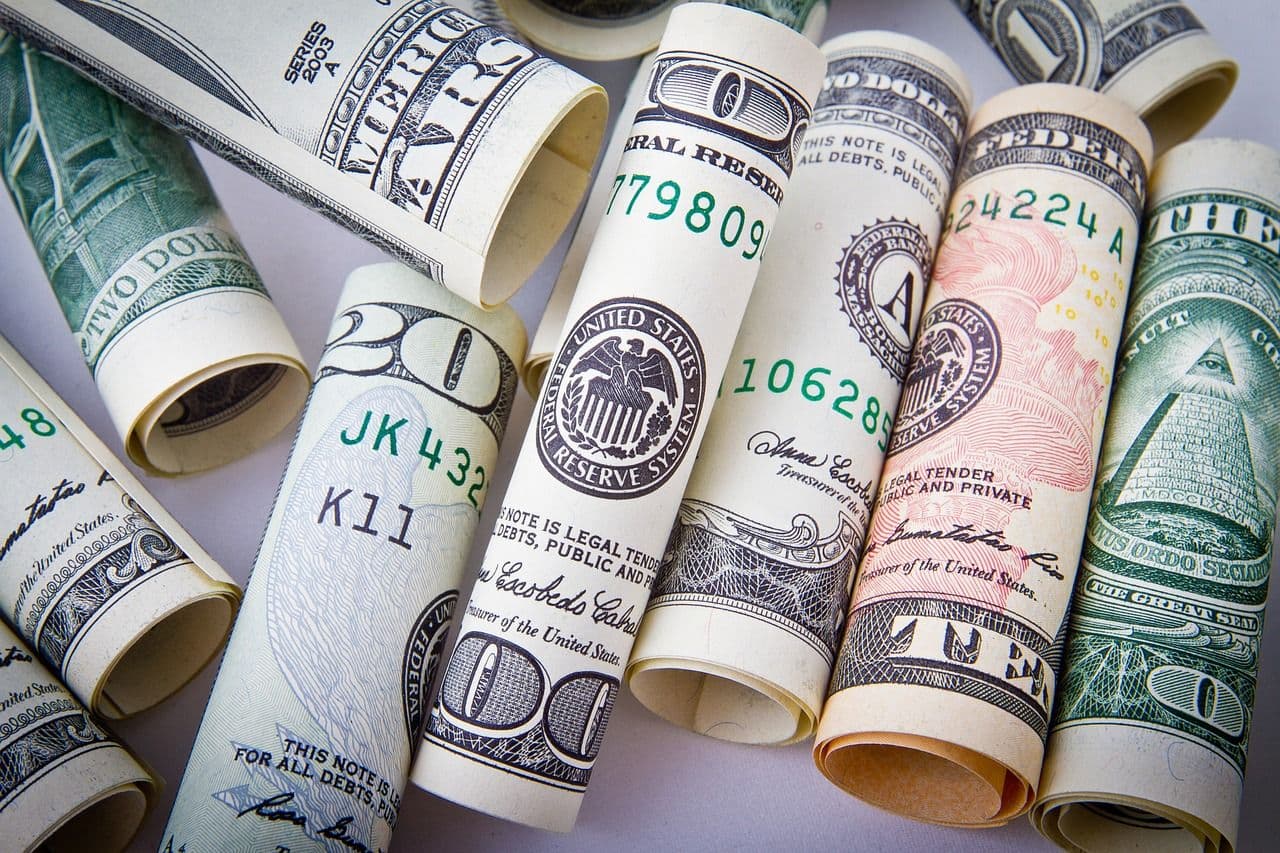 Le prix du DOGE baisse de 5 % tandis que des 'hauts plus bas' laissent prévoir de nouveaux reculs