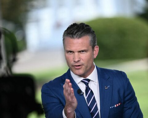 "Le secrétaire à la Défense américain diffuse une vidéo d'un pasteur conservateur affirmant que les femmes ne devraient pas avoir le droit de vote"