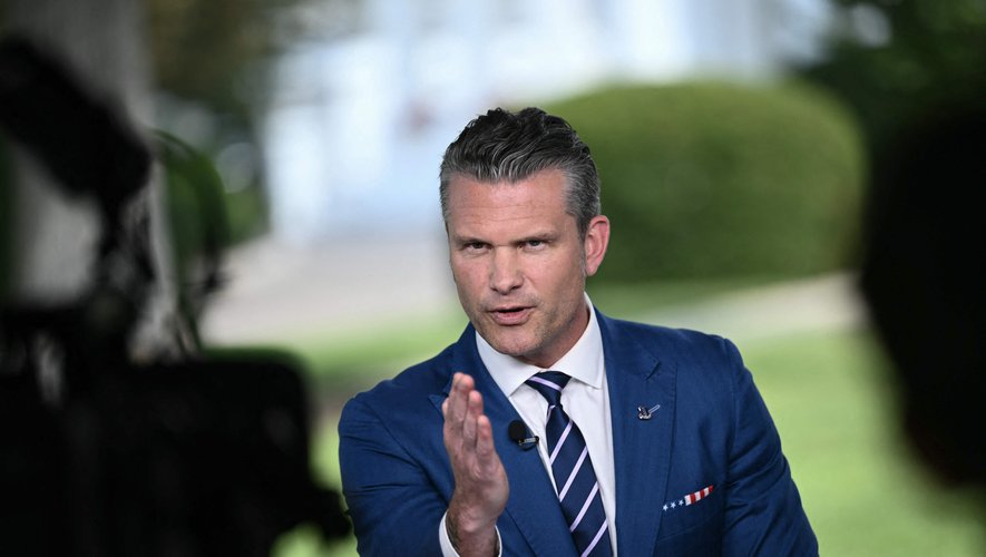 "Le secrétaire à la Défense américain diffuse une vidéo d'un pasteur conservateur affirmant que les femmes ne devraient pas avoir le droit de vote"