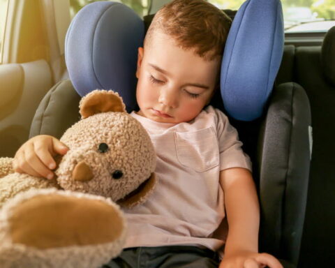 Le syndrome du bébé oublié : comprendre les risques liés à l'inattention des parents