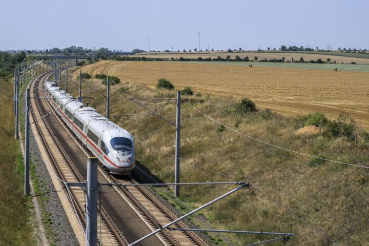 Le train jusqu’à 26 fois plus coûteux que l’avion en France selon Greenpeace