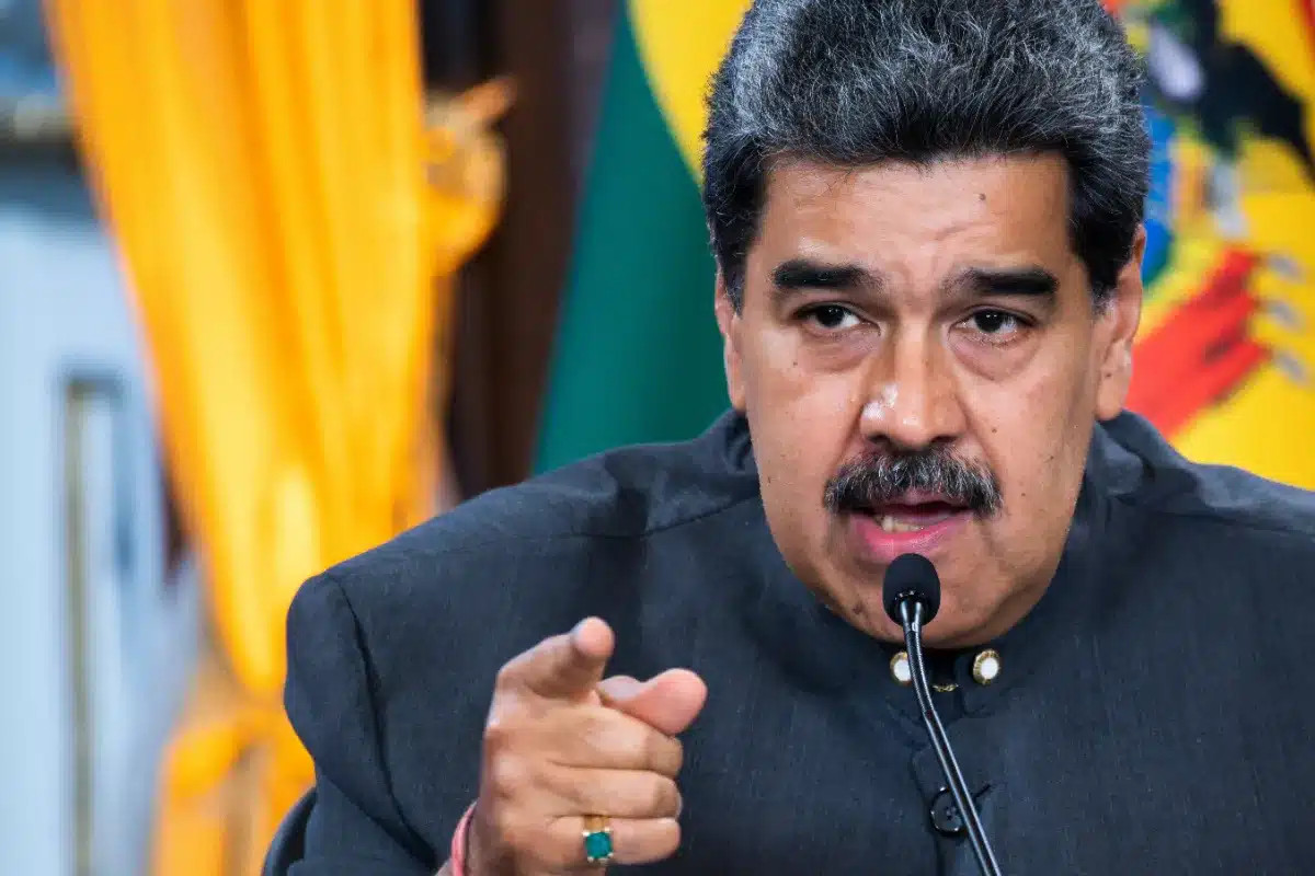 Les États-Unis proposent une récompense conséquente pour l'arrestation de Nicolás Maduro : une réaction mondiale stupéfiante.