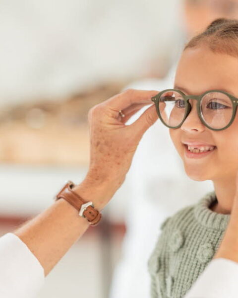 Les oméga-3 pourraient prévenir la myopie chez les enfants, selon une étude à Hong Kong