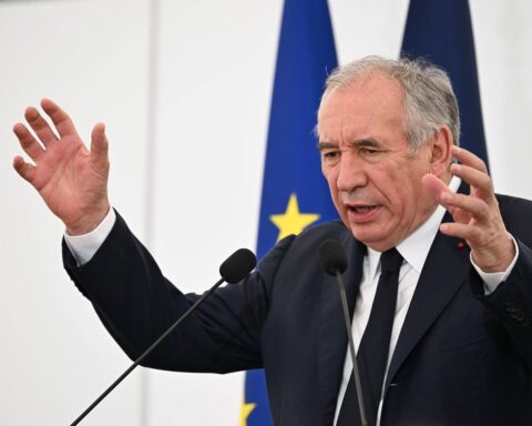 Les oppositions restent sceptiques face aux propositions de François Bayrou pour le budget 2026