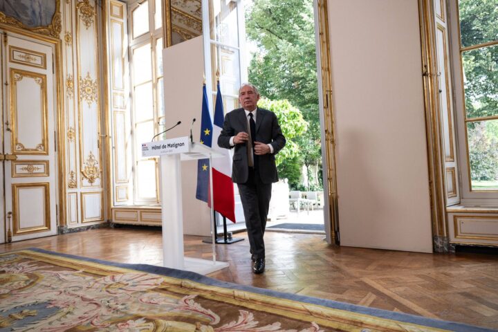 Les socialistes se déclarent « volontaires » pour Matignon si François Bayrou démissionne
