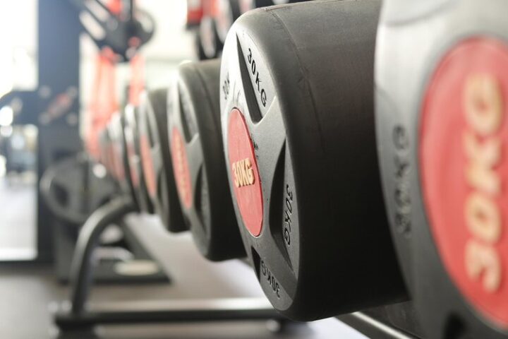 L'exclusion d'une femme voilée d'un club de musculation à Oissel soulève une polémique importante