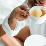 L'impact positif de la caféine sur l'humeur matinale révélé par une étude européenne