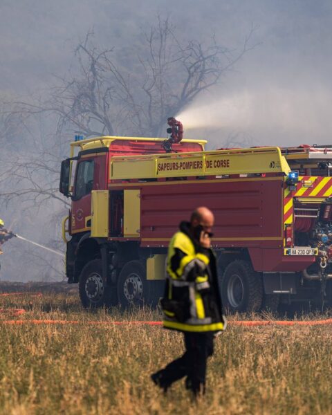 L'incendie dans l'Aude ne sera pas contrôlé avant dimanche soir
