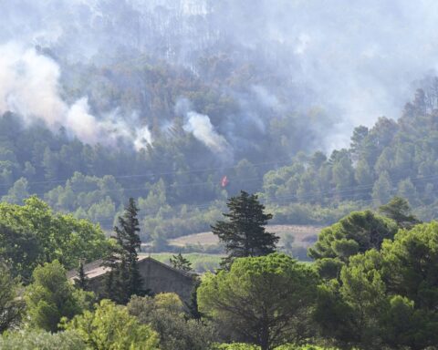 L'incendie géant de l'Aude vu à travers des images spectaculaires