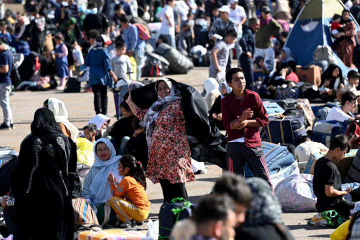 L'Iran intensifie les expulsions d'Afghans après le conflit avec Israël, plus de 256 000 refoulés depuis juin