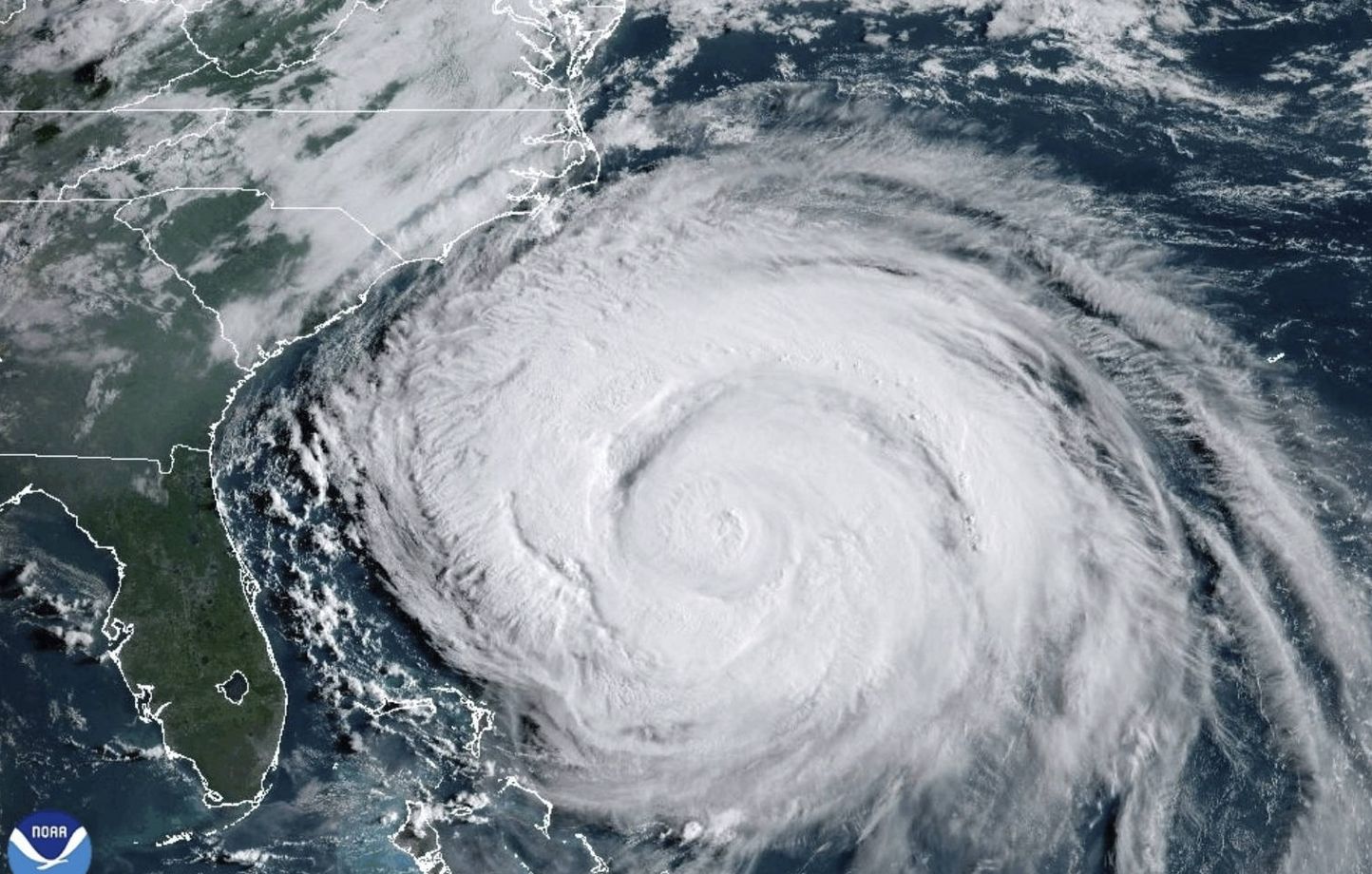 L'ouragan Erin cause des vagues gigantesques et des courants mortels sur la côte est des États-Unis