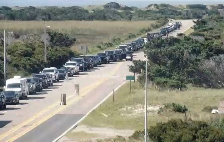 L'ouragan Erin se dirige vers les Bahamas après avoir frappé Grand Turk avec des vents destructeurs