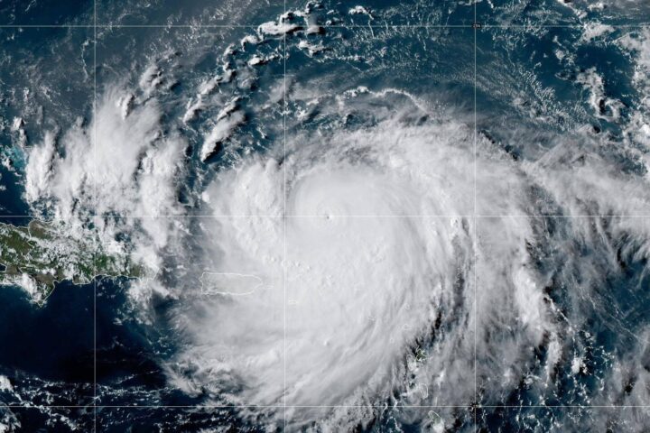 L'ouragan Erin se renforce à la catégorie 4 en approchant des Bahamas