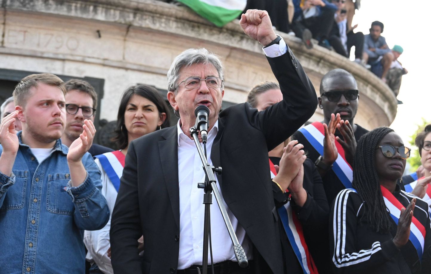 Mélenchon soutient le blocage du 10 septembre et appelle à renvoyer Bayrou