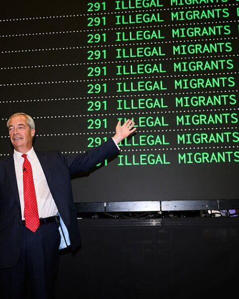 Nigel Farage annonce des déportations massives des demandeurs d'asile en cas de victoire électorale