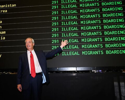 Nigel Farage promet des déportations massives en cas de victoire électorale