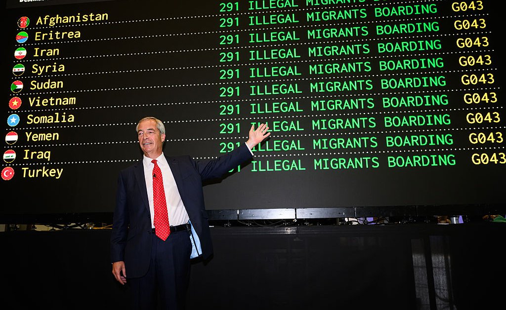 Nigel Farage promet des déportations massives en cas de victoire électorale
