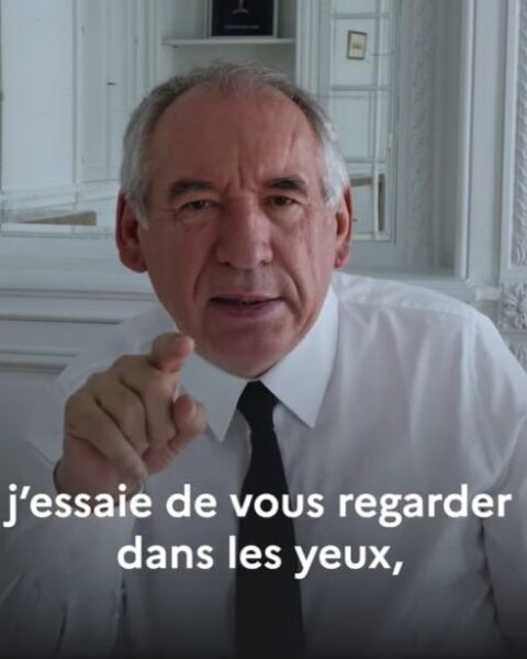 Nous avons écouté le premier podcast de François Bayrou et notre avis est mitigé.