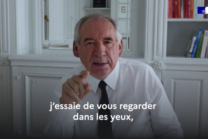 Nous avons écouté le premier podcast de François Bayrou et notre avis est mitigé.
