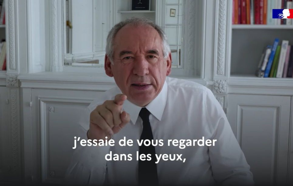 Nous avons écouté le premier podcast de François Bayrou et notre avis est mitigé.