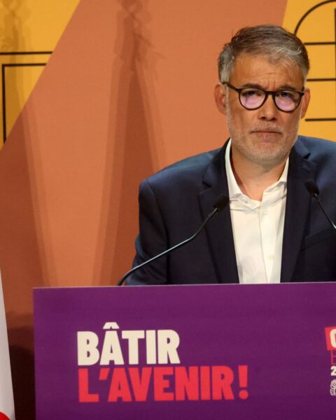 Olivier Faure demande à François Bayrou de dire « au revoir » avant le 8 septembre