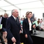 Opération séduction de François Bayrou à l'université d'été de la CFDT : un échec face aux militants