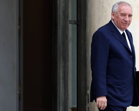 Pourquoi François Bayrou ne prend-il jamais de vacances ?