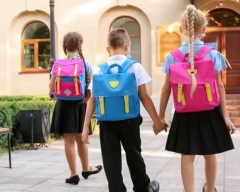Rentrée scolaire retardée : des milliers d'élèves français continuent de rester à domicile.