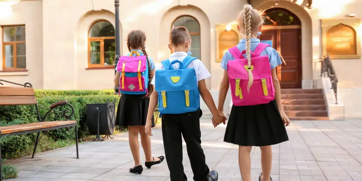 Rentrée scolaire retardée : des milliers d'élèves français continuent de rester à domicile.