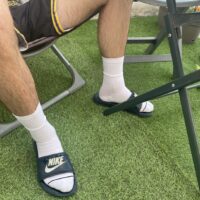 Slip de bain, claquettes et bob : top 5 des looks d'été de la rédaction