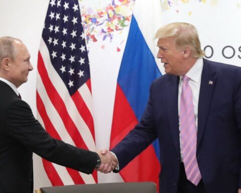 Sommet Trump-Poutine à Anchorage : enjeux cruciaux pour l'avenir de l'Ukraine à l'ordre du jour