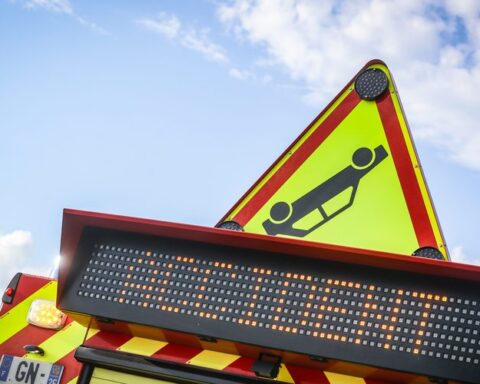 Sortie de route tragique : le profil des victimes de l'accident de voiture ayant causé trois décès.