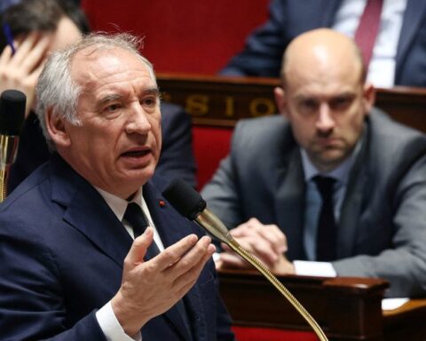 Suppression de deux jours fériés en 2026 : le gouvernement de François Bayrou anticipe une augmentation de 4,2 milliards d’euros de recettes fiscales.