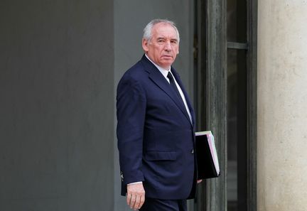 Suppression de deux jours fériés : François Bayrou adopte-t-il une stratégie pour contourner la censure ?