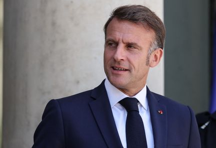 Tensions avec l'Algérie : Emmanuel Macron demande au gouvernement la suspension formelle de l'exemption de visa pour les voyageurs algériens.