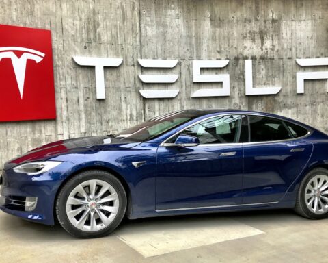 Tesla fait l'objet d'une action collective en raison de ses engagements concernant la conduite autonome.