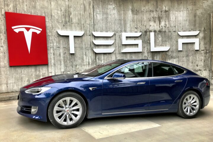 Tesla fait l'objet d'une action collective en raison de ses engagements concernant la conduite autonome.